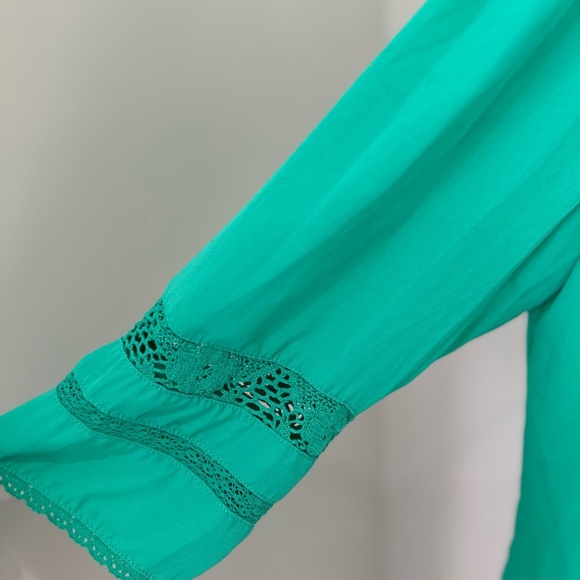 8/$20 New York & Company Vibrant Green Blouse with Lace Accents XL NWOT - Picture 10 of 12